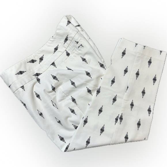 APT 9 SZ 12 black & white capri pants w/front zipper & 2 rear pockets, waist 36” - Picture 6 of 6